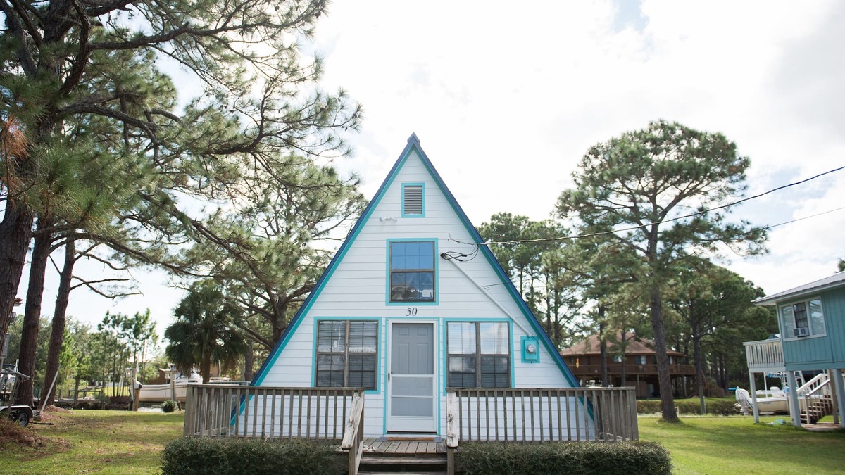 Alligator Point House | Sleeps 6 and prime fishing