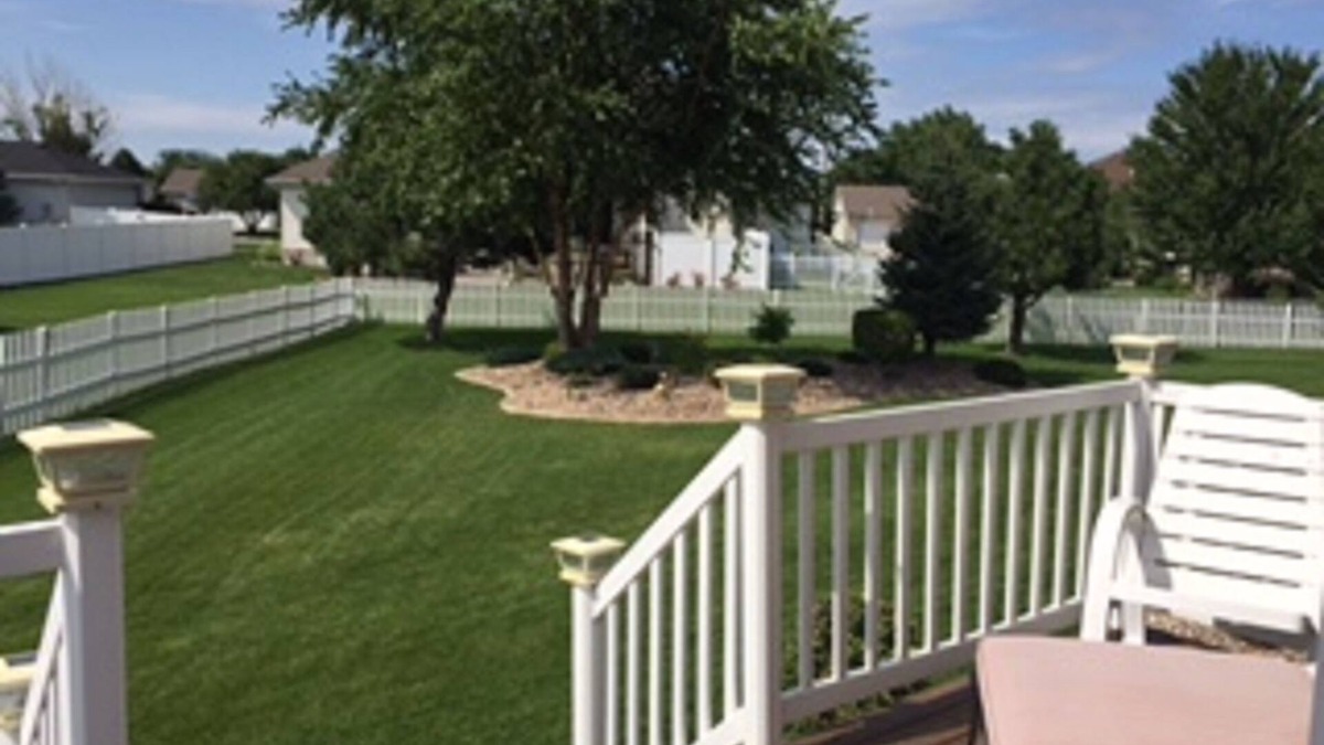 Grand Island House | Sleeps 6 In Nebraska