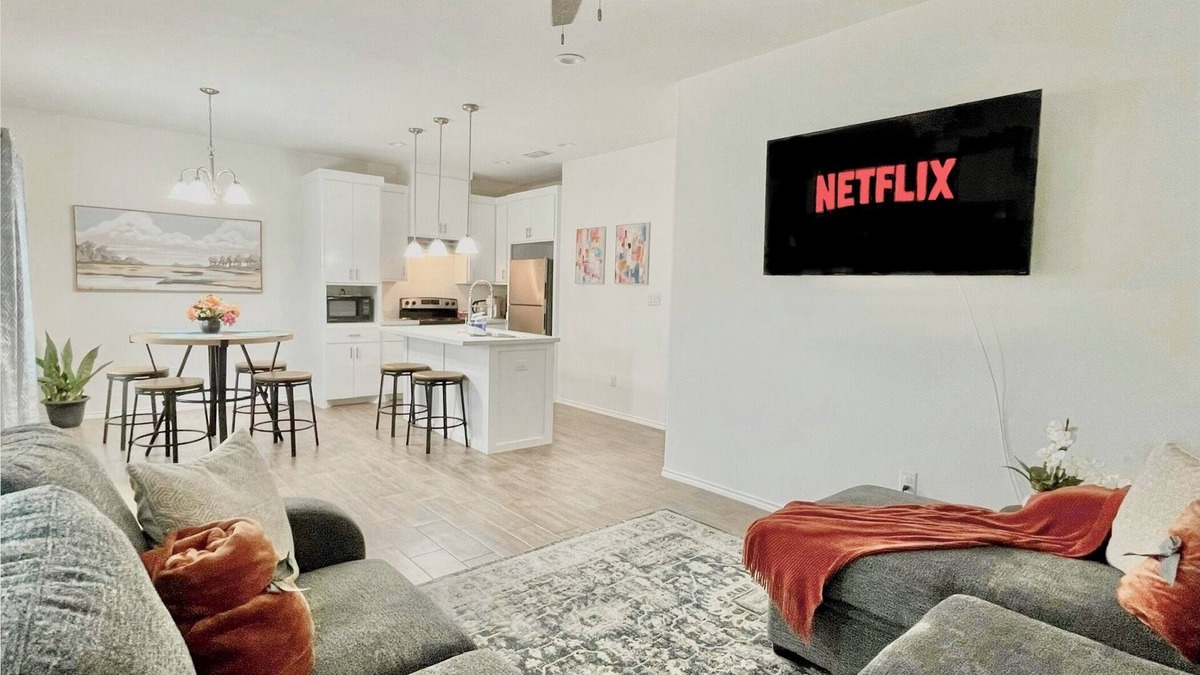 La Feria House | Sleeps 6- Newly Blt Comfortable Clean & Inviting La Feria 2 Bed 2 Bath BBQ, WD