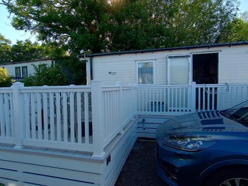 Weymouth House | Sleeps 6 Pets Allowed & Free Parking