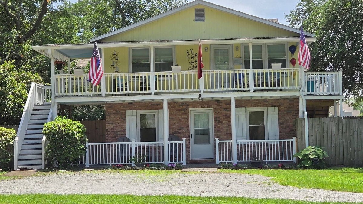 Beaufort House | Sleeps 6/Pets Yes/Marine Corps Air Station Beaufort/Upper Lvl/Parris Isl