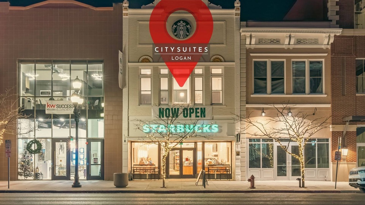 Logan Apartment | Sleeps 7 ~ Near Ice Rink ~ Netflix ~ Triple Bunk