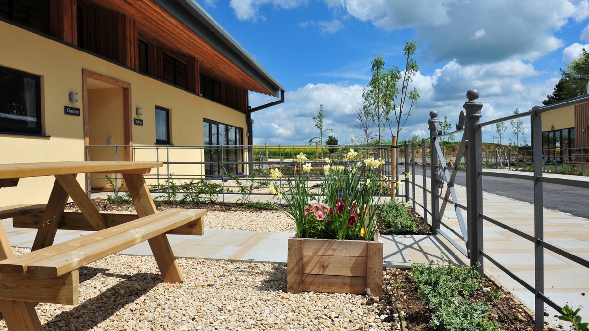 Chedworth House | Sleeps 8, 4 Bedrooms, Dogs Welcome, No Smoking, Wood burner, Wi-Fi*, Garden, Games Room
