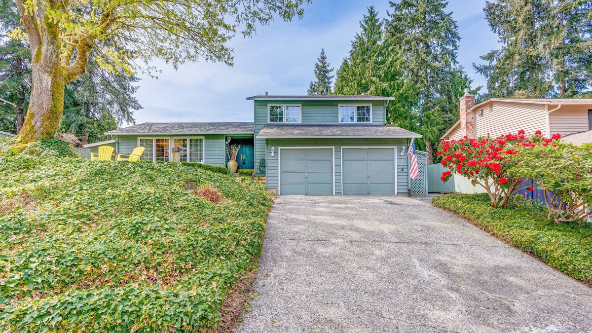 Education Hill House | Sleeps 8 central to Redmond Town Center, Microsoft and Woodinville Wine Country.