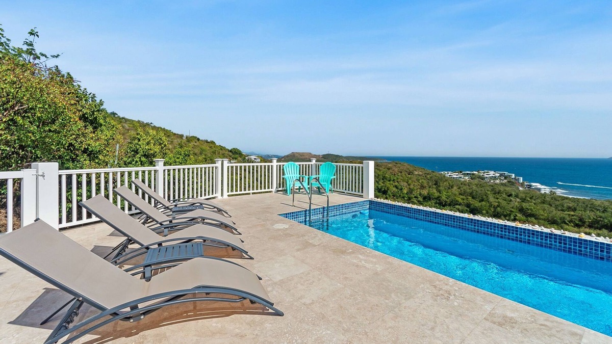 Green Cay Plantation Villa | Sleeps 9 - Generator - Central Location - POOL!