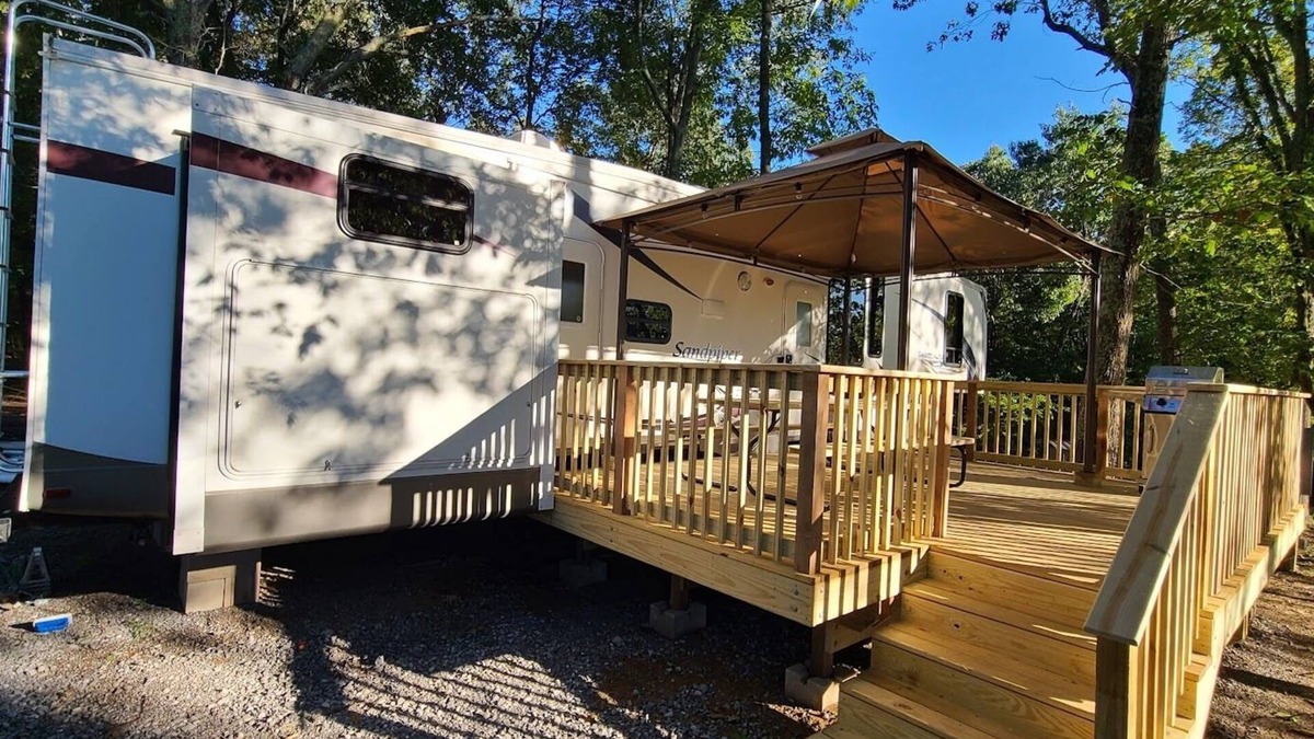 Eddyville House | Sleeps up to 10 people! Ask about our hunter specials!