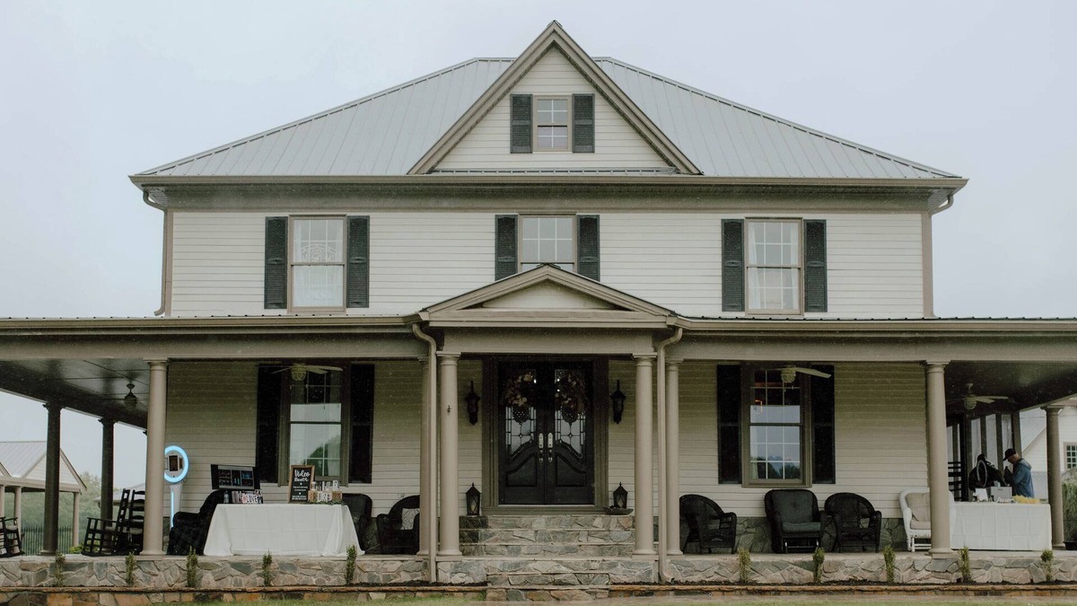 Danielsville House | Sleeps up to 25. Enjoy our large pool & patio. Perfect for football season!