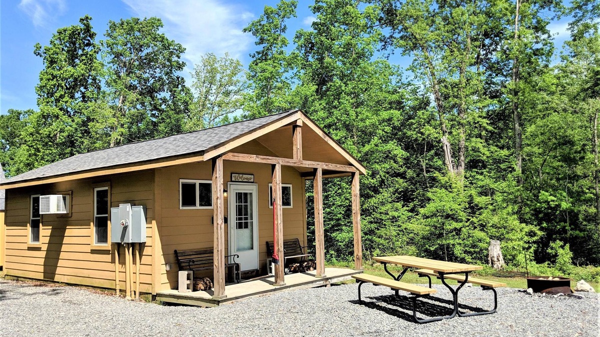 Fayetteville Hotel | Sleeps up to 4, kitchenette, full bathroom, air conditioned/heated, free WiFi