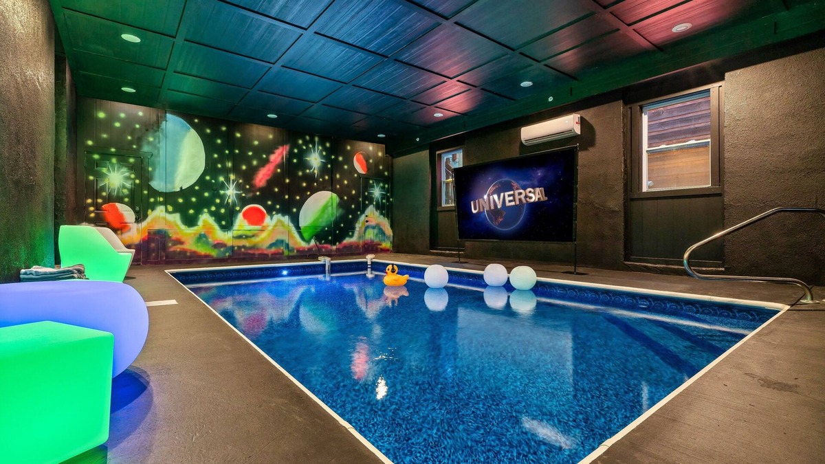 Caton Cabin | Sleeps24-Mini Golf-Movies@IndoorPool-Outdoor Fire