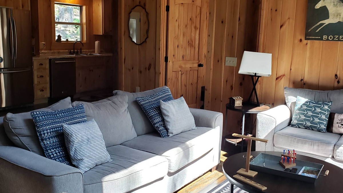Frenchburg Cabin | Sleepy Hollow 2-bedroom cabin with Hot Tub, WiFi near Red River Gorge