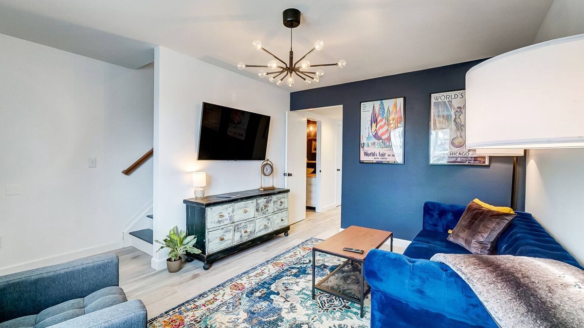 Hamilton House | Sleepy Nook - Remodeled with Comfort & Style - steps from Spooky Nook Hamilton