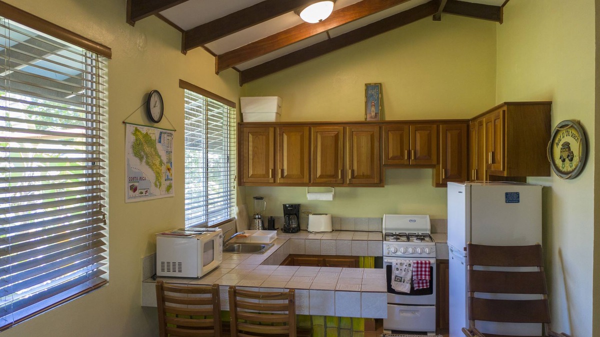 Savegre House | Slice Of Paradise, Bungalow for 2, full kitchen & bath, king bed, AC, & gazebo