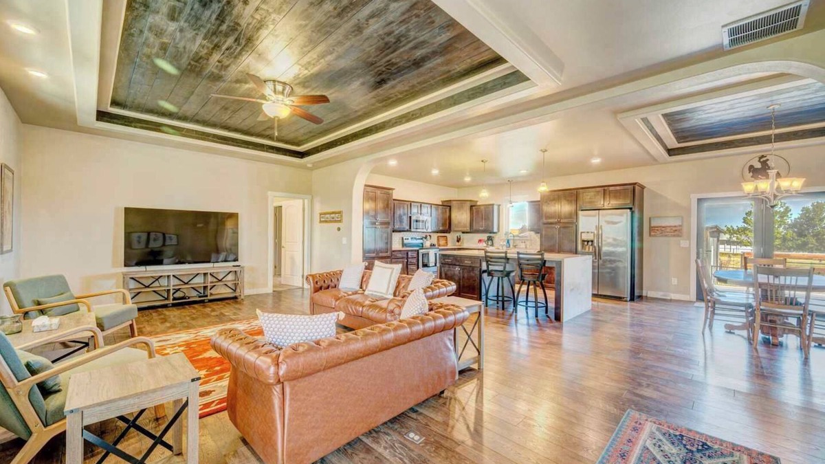 Sheridan House | "Slice of Paradise" Tranquil Rural Escape + Spaceous w/Views
