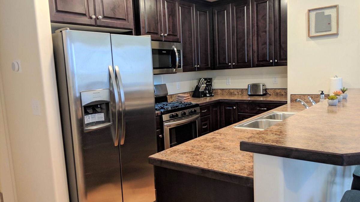 Moab South Valley House | Slickrock Shangri-La - Sleeps 8! Pet/bike friendly.