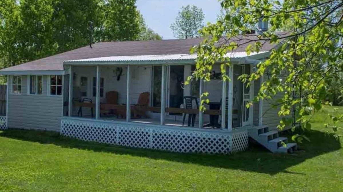 Port Severn Cottage | Slip Away - Affordable 3Br Cottage w/Sand Beach & Great Swimming