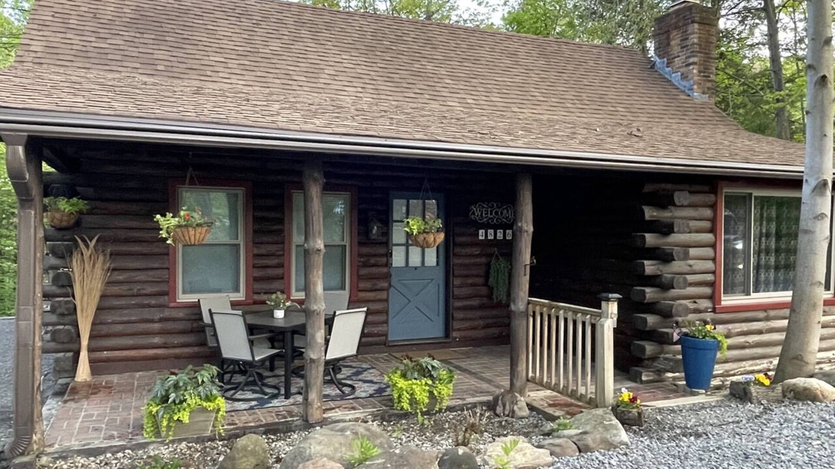New Castle Cabin | Slippery Rock Cabin on the Creek. Close to McConnell’s Mill & Moraine St. Parks.