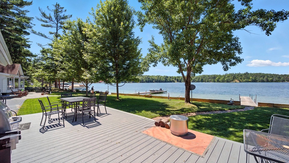 Wolverine House | Sliver of Paradise - Autumn Colors & Lakefront Comfort Await