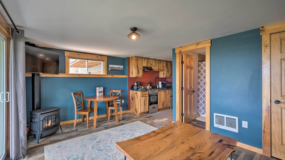 East Burke Condo | Slopeside Burke Mountain Condo w/Fireplace!