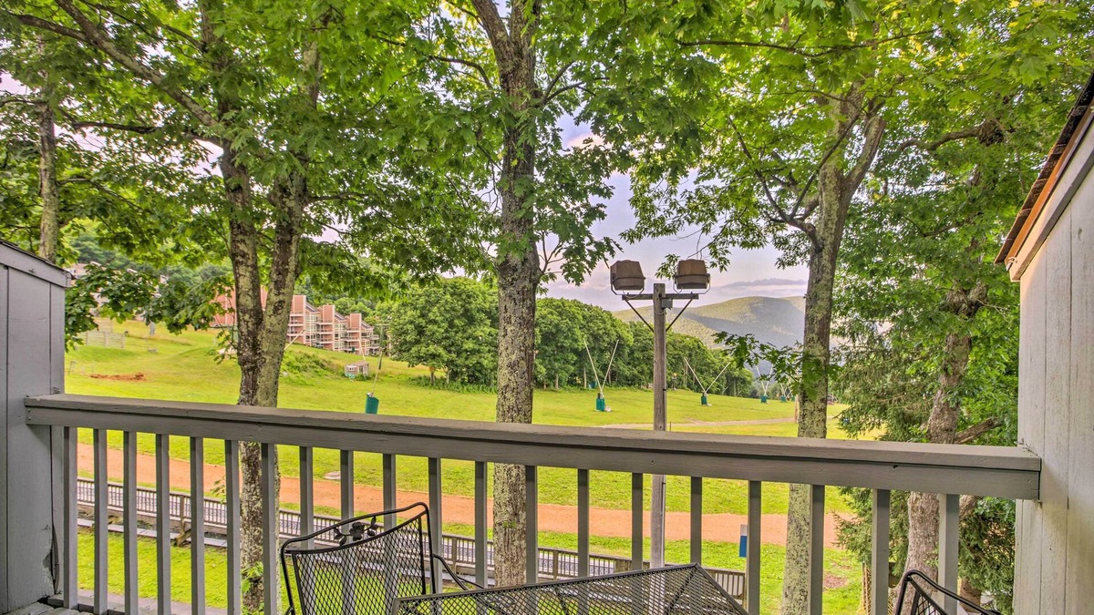 Wintergreen Condo | Slopeside Condo w/Balcony & Ski Hill Views!