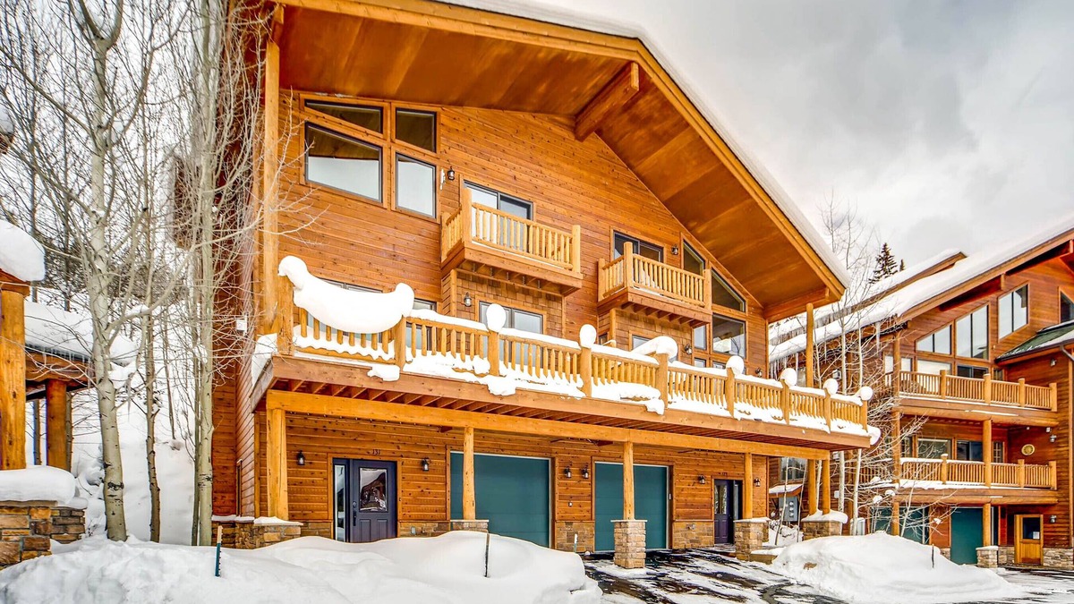 Old Town House | Slopeside Paradise-3 BR, 2.5 Bath 2 Minutes from the Slopes!