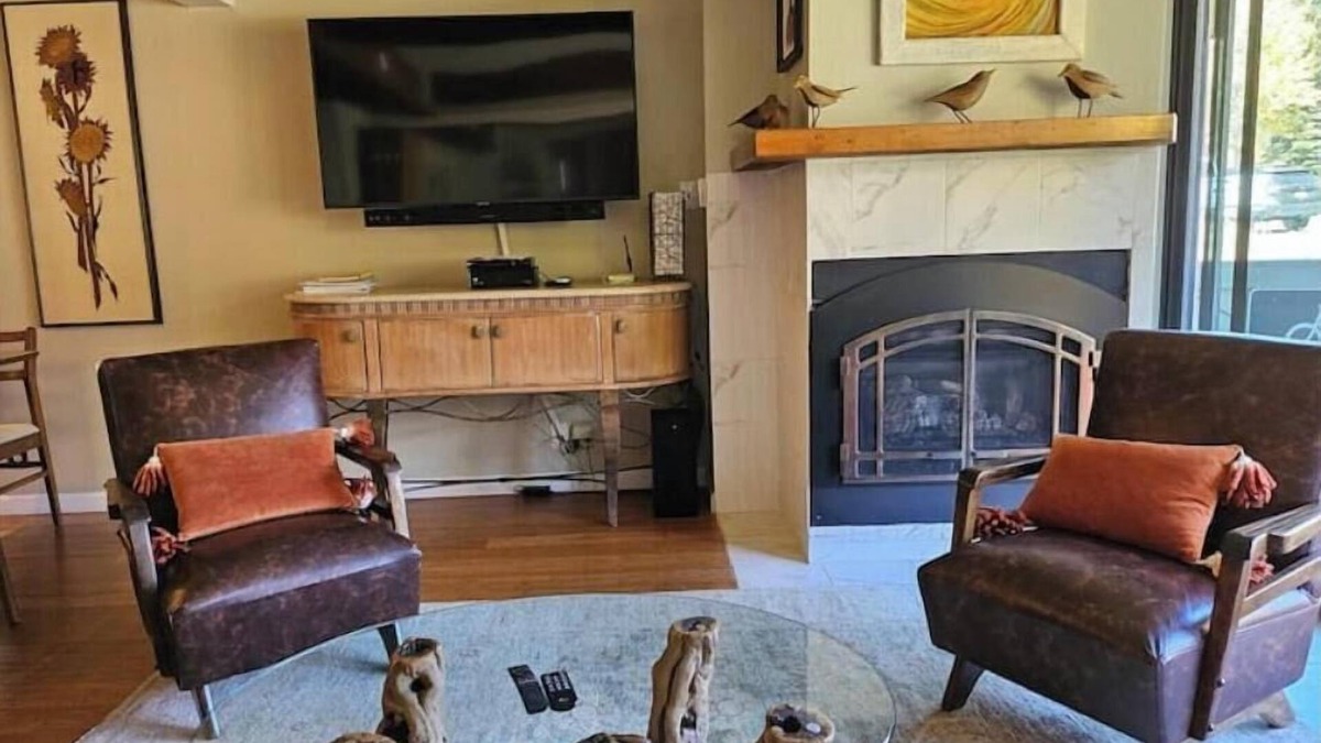 Crested Butte Condo | Slopeside Serenity: Hot Tub, Fireplace, Mountain Views—Walk or Shuttle to Lift