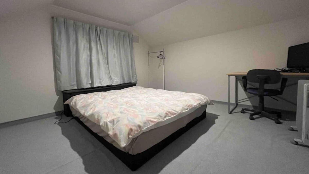 Obihiro House | Slow and luxurious time/bedroom 1 in riverside, 10 minutes drive from Obihiro station.