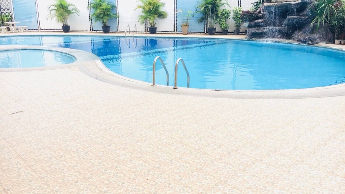 Wat Ket Condo | Slow life Condo near Night Bazaar Market + Pool near Central ,night market