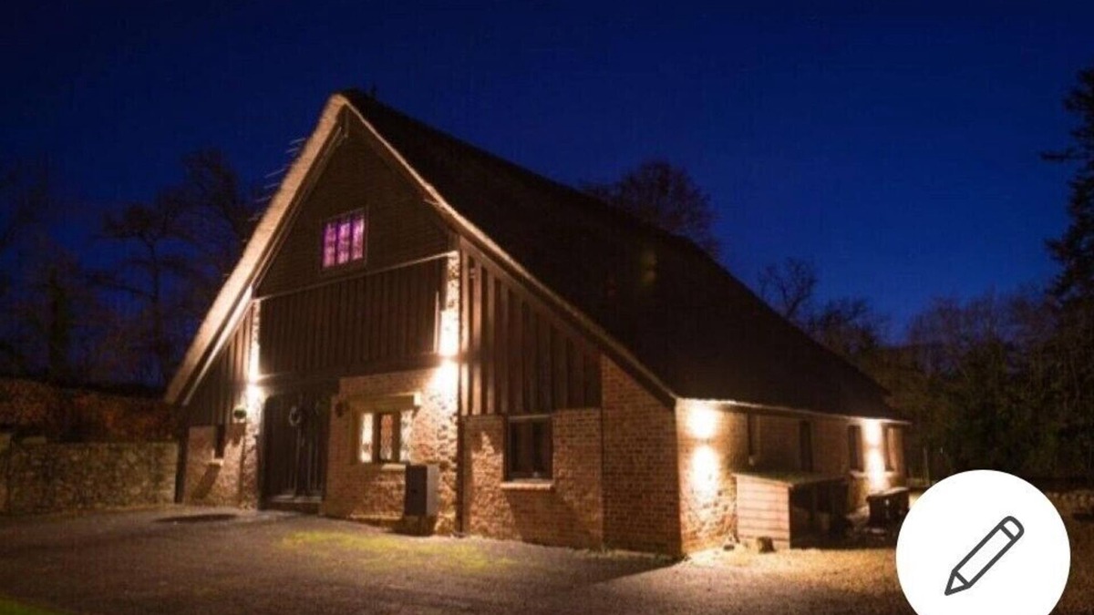 West Buckland House | Slps 14 The Lake House Somerset From £100-£150pppn Festive1-3 nights from £5k