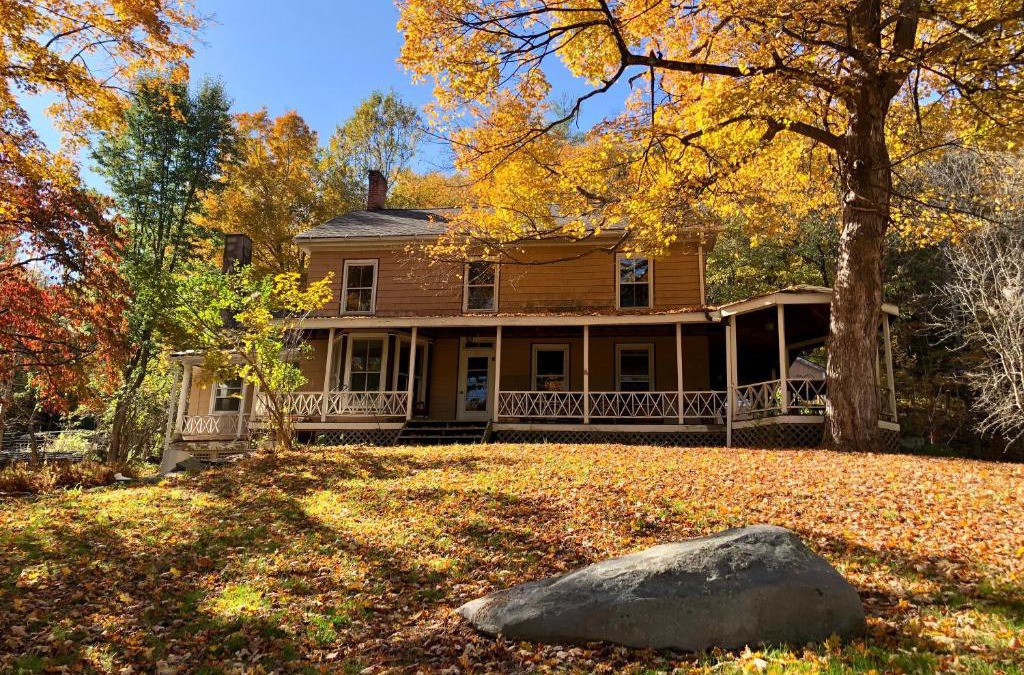 Pond Eddy Apartment | Slumberland at the River's Edge
