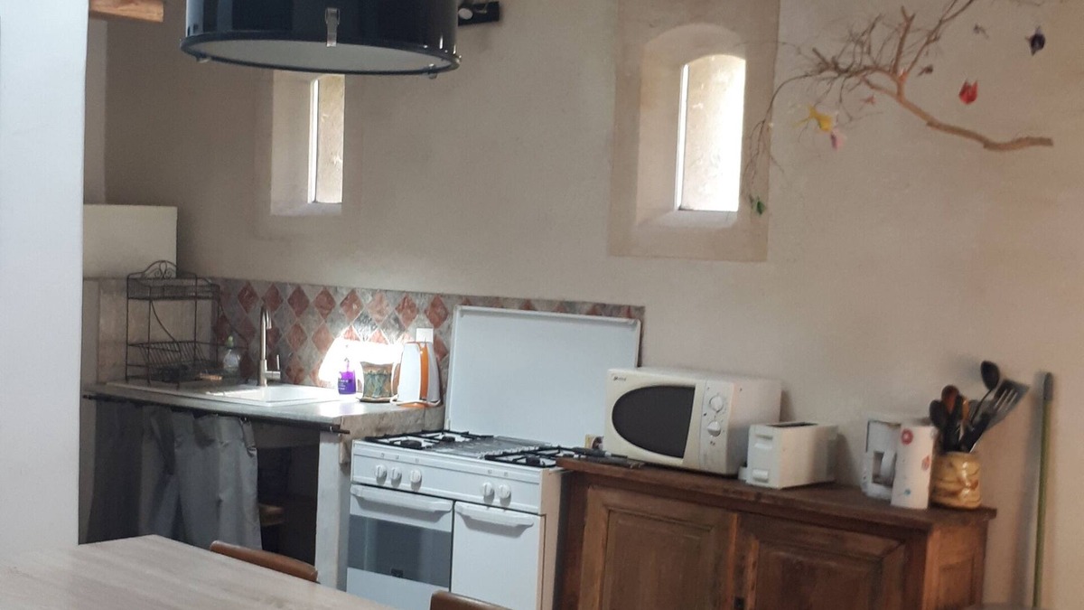 Saint-Etienne-les-Orgues Apartment | Small artist's house