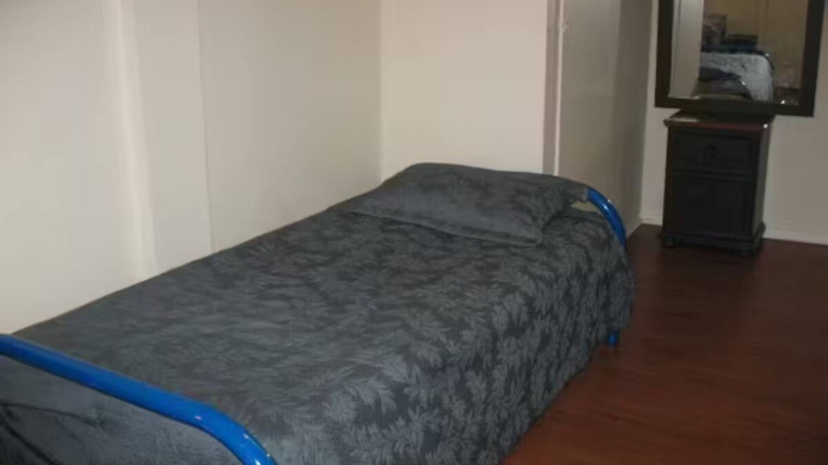 Latin Quarter Apartment | Small affordable Studio near UQAM.