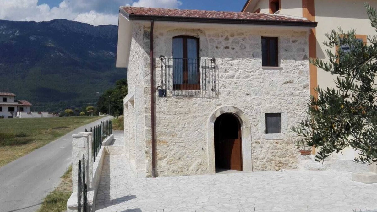 Alvito House | Small Alvitano shelter
