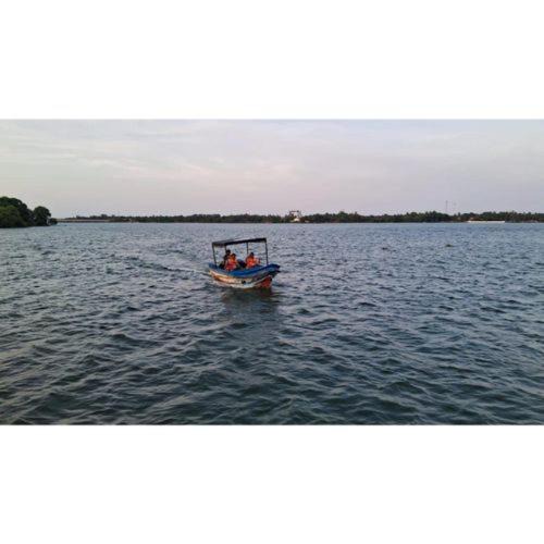 Puliyanthivu Boat Rental | Small Bat Full Package 1
