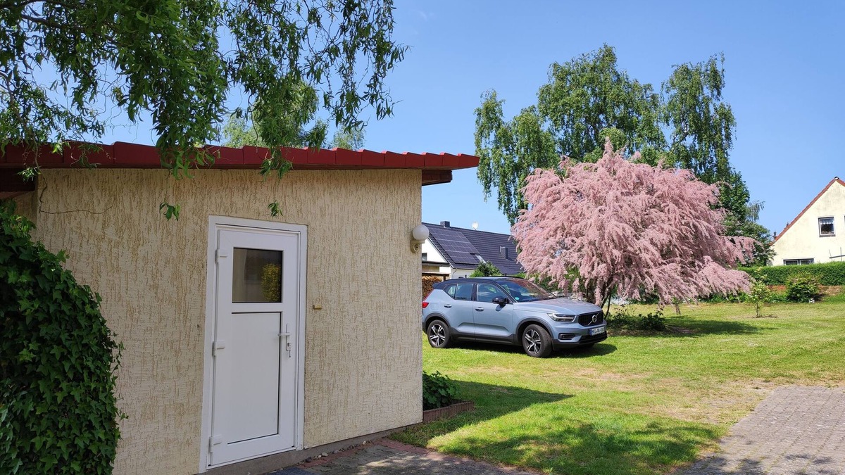 Hagebok House | Small bungalow for two people with a sunny terrace. Near the Baltic Sea.