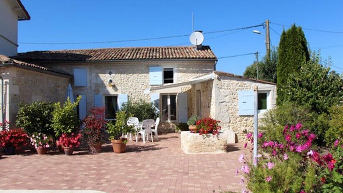 Thaims Cottage | Small Charentaise house with garden. Calm and relaxation guaranteed