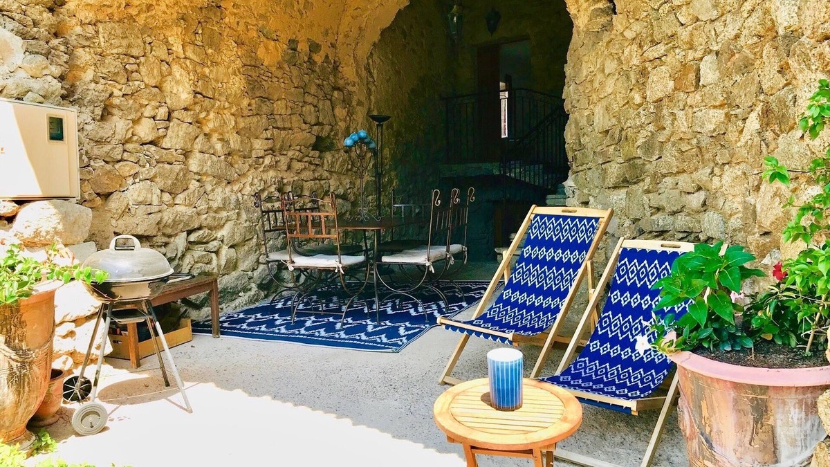 Lama House | Small charming house between sea and mountains