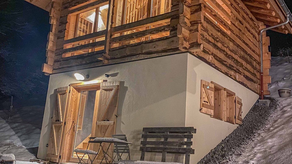 Entremont Ski Chalet | Small cocoon chalet in the mountains