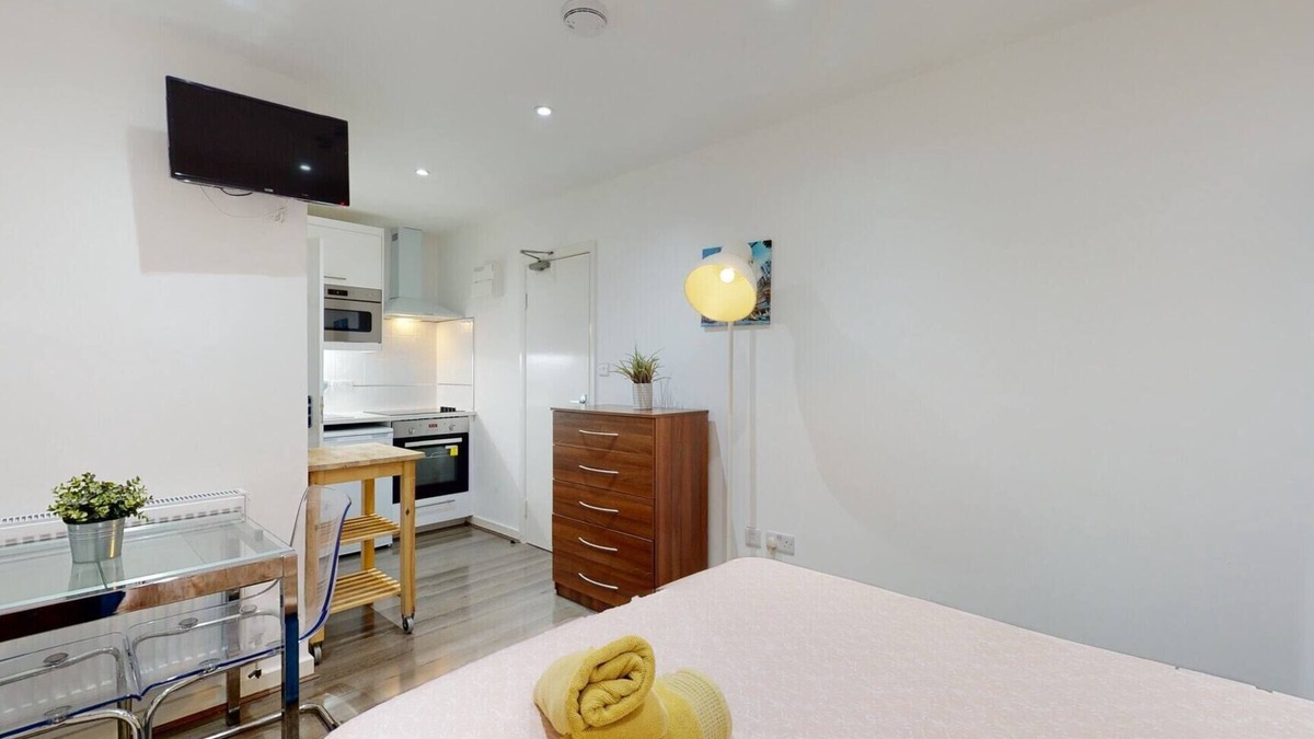 Mapesbury Apartment | Small cosy Studio flat