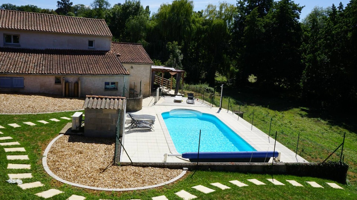 Chalandray House | Small cottage by the river near Futuroscope with spa, swim pool, sauna, massages