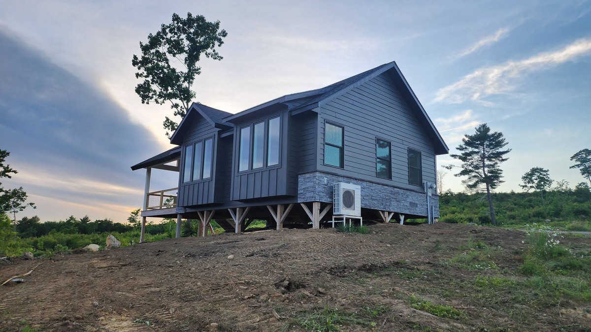 Brooks House | Small cottage house, centered on 100 acres surround by hills, lake, and cattle.