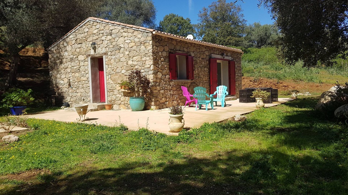 Lama House | Small country house: Very large property with swimming pool.