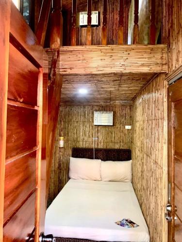 Real Hotel | Small Deluxe Adjacent Room