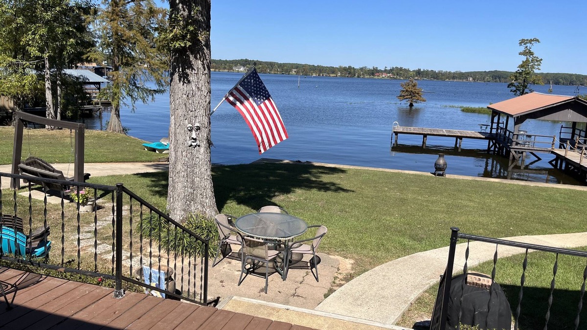 Farmerville House | Small Families and Fishermen welcome! Boat ramp/fire pit/kayaks.