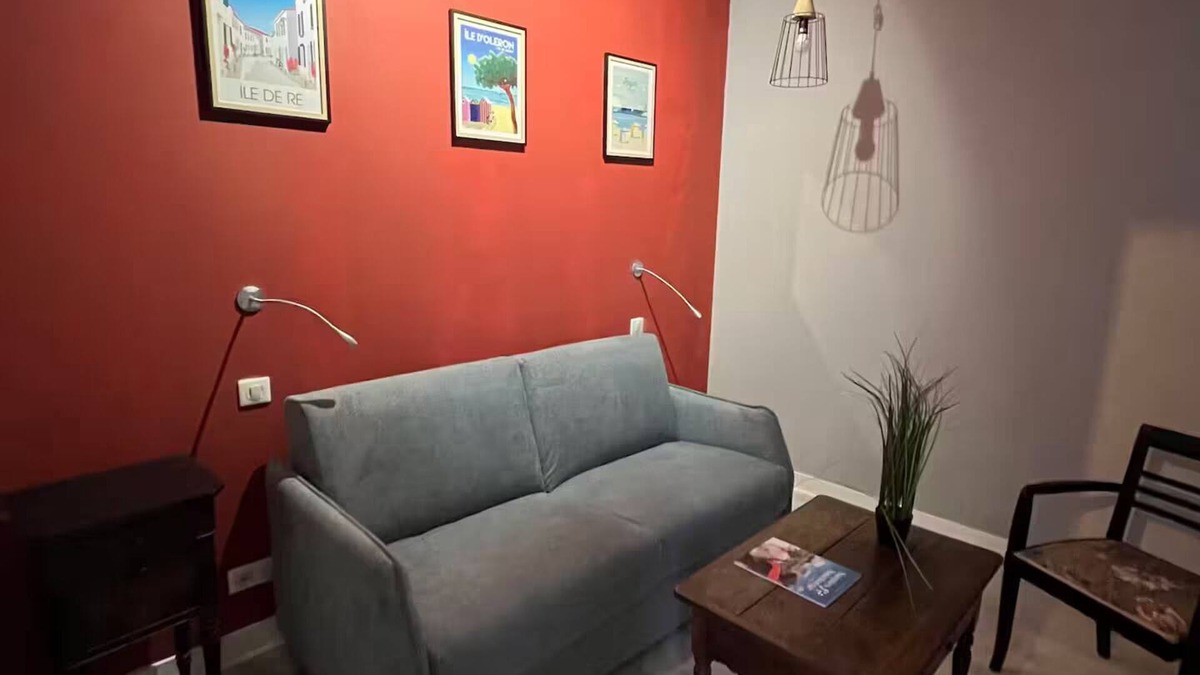Saintes Apartment | Small, fully-equipped apartment