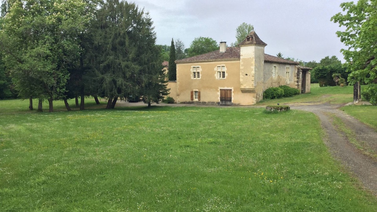 Auch House | Small Gascon castle