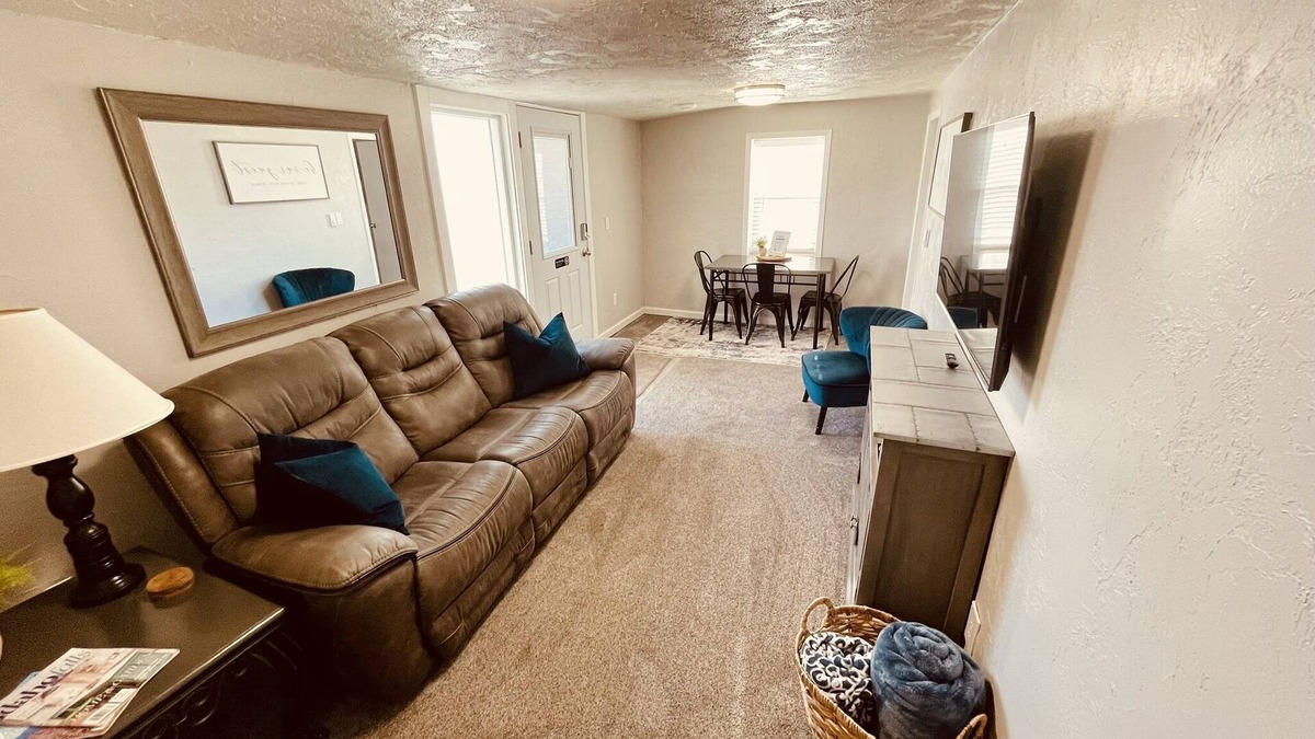 Ucon Apartment | Small Group Apartment in Century-Old Building Apt#4