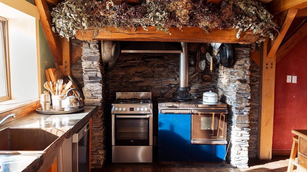 Waharoa House | Small Group unique Barn countryside retreat