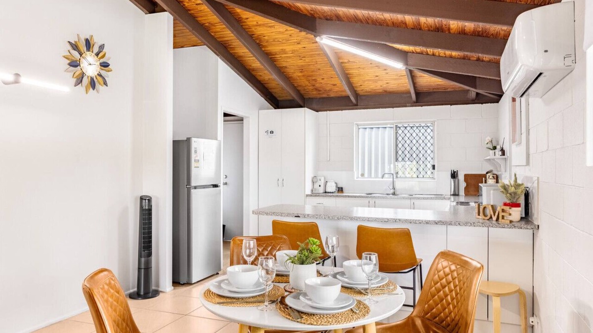Crestmead House | Small Groups & Families! Stylish 3Beds near mall