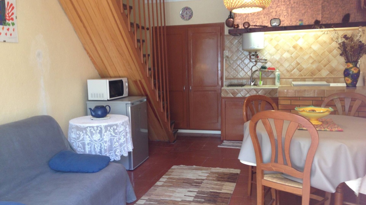 Montesquieu-des-Alberes House | Small house not overlooked in the old village of Montesquieu des Albères.