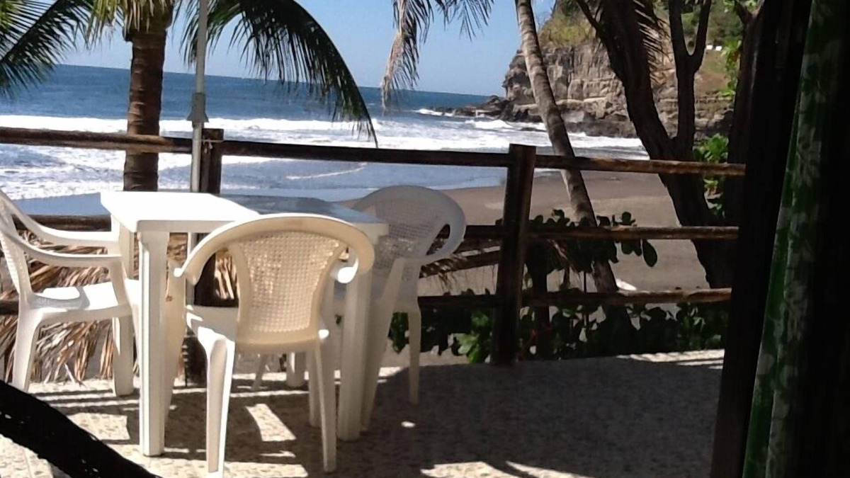 Xanadu House | Small Hideaway on a Romantic small Private Beach with Exquisite Views.